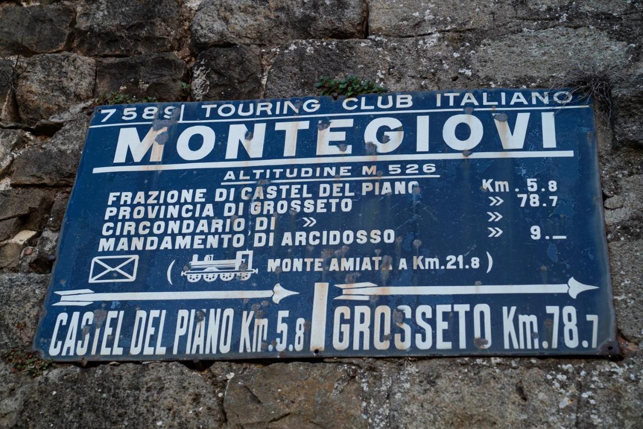 Casa Angolo Cantina Nel Castello Montegiovi Экстерьер фото
