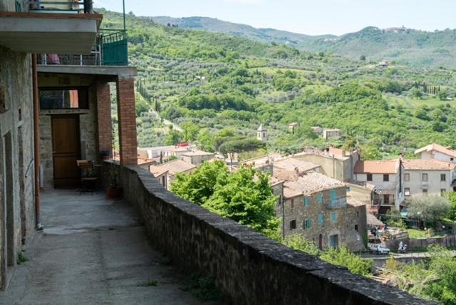 Casa Angolo Cantina Nel Castello Montegiovi Экстерьер фото